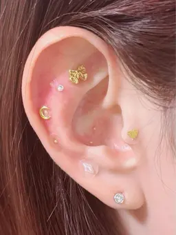 話題沸騰！！耳ツボジュエリー💎16粒まで