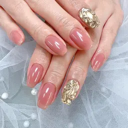 オフなしワンカラー+2本埋め尽くし/2本大きパーツ(ジェルオフあり+500円)(パーツ400円まで)