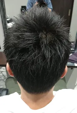 明日、7月22日 9時〜12時の間で新規男性限定カット、お店を知って頂く為に低料金でさせて頂きます