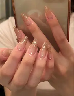 ベースカラーありラメグラデーション+チップ長さだし/オフなし