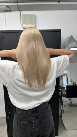 【美髪‼️】髪質改善矯正＋カット✨