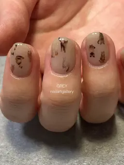 カジュアルだけどチープに見せない!大人のニュアンスネイル5本アート(オフ有り)