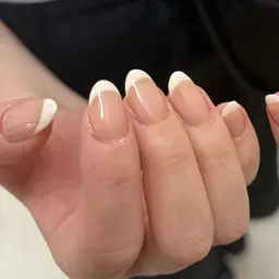 急募💅【オフ無料！】フレンチネイル（ベースカラーあり）/ケア込み※オフ有りの場合はこちらのメニューを選択ください🍃