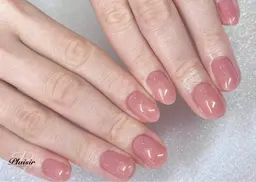 マオジェルを使用したワンカラーの練習モデルとなります。オフ無料(スカルプオフ不可)