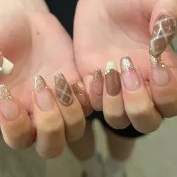 【オフ込み✨】4本アート🎨（10本中）アートは持ち込み🎀💅