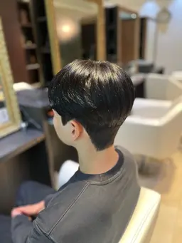 【8月末まで❣️夏休み🏖学生限定クーポン】メンズカット+韓国風ダウンパーマ✂️