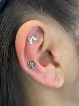 平日限定🌈耳ツボジュエリー➕髪質改善トリートメント🌈¥14,300→¥9,300✨カワイイ💕オシャレ両方の耳対応