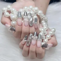 ❤️‍🔥人気No､1🎀チップ＋ジェル長さだし⭐️持ち込みデザイン⭐️アート1️⃣0️⃣本パーツつけ放題🎁