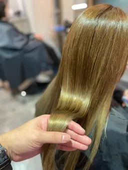 ブリーチ履歴などのハイダメージの髪質改善はこちら✨ トリミング枝毛カット付き✂️
