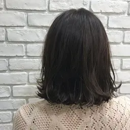 艶ツヤトリートメント(シャンプードライ込み)3300円(税込)ヘッドスパに変更可能