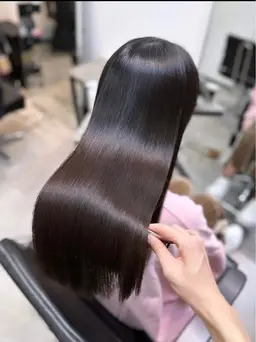 「✨髪に艶を出したい方へ✨」ダメージレスカラー🤎➕艶出しトリートメント🪞