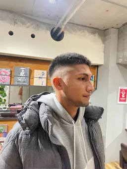 骨格似合わせメンズカット💇（眉カット、マッサージ付き）