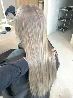 ブリーチリタッチWカラー＋超音波アイロン付き保湿トリートメント✨