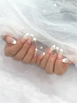 フレンチ︎.グラデーション💕︎パーツ持ち込み🙆🏻‍♀️オフ600円🫧