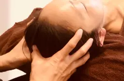 【たるみ・肩こり・目の疲れに◎人気の3点コース】フェイシャル×デコルテ×ヘッドスパコース