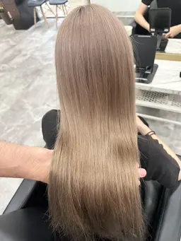 【12月限定‼️】ブリーチ+オンカラー+前処理+トリートメント付き