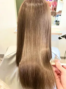 ⭐️ブリーチしている方に⭐️シルクストレート＋カット+カラー✂️
