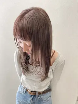 【月火水土曜は19時半​〜​/金曜は朝8時半​〜​/日曜は19時​〜​】🍓ブリーチリタッチ＋オンカラー＋高保湿トリートメント🍓