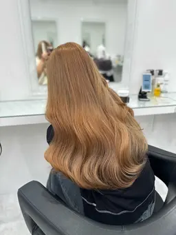 【🌷ミニモ学割 U24🌷】 🎀ブリーチありorなしダブルカラー🎀+✨🌺似合わせカット🌺+🫧炭酸スパ🫧