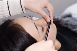 眉カット眉色トーンアップ同時施術