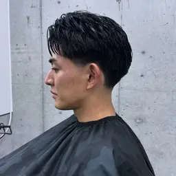 カット(刈り上げorテーパーフェードorフェードorスパイキーショート)上の部分は相談で決めましょう！➕眉毛ワックス脱毛