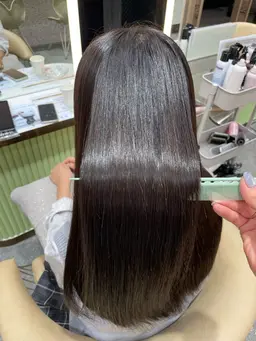 🧊〖✨️絹髪✨️〗🧊ダメージレス縮毛矯正＋艶カラー+似合わせカット＋髪質改善トリートメント🫧超音波アイロン付き
