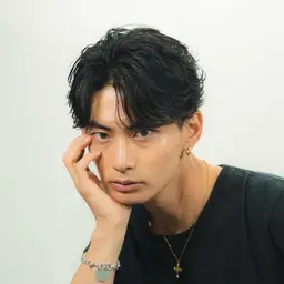 【No.1オーダー👑】メンズカット＋フェザーパーマ＋前処理剤［施術時間150分］［メンズパーマ］