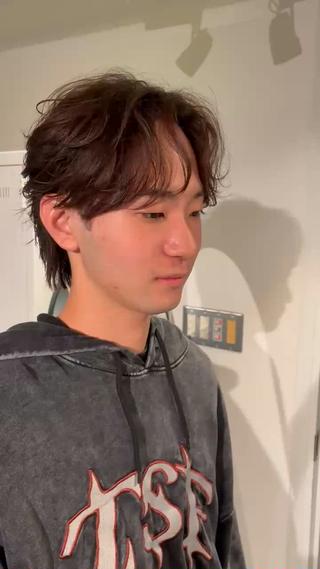 #メンズヘア#メンズパーマ#メンズカット#mensヘア#mensカット#mensパーマ#マッシュ#ウルフ#マッシュウルフ#ダウンパーマ#束感ショート#カルマパーマ#ニュアンスパーマ#無造作ヘア#韓国ヘア#中華ヘア#センターパート#ハンサムショート#ツイストスパイラルパー#フェザーショート#波巻きパーマ#イージーパーマ#サーフカール#シースルーマッシュ#u24#学生#高校生#社会人#校則ok#フェザーショート#フェザーパーマ#シャドウパーマ#クラウドパーマ#卒業式#スポットパーマ#ステムパーマ#癖毛#脱力パーマ
 