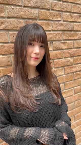 初カラーにナチュラルブラウンはおすすめ!
真っ黒からの人はブリーチなしのダブルカラーで透明感を出します。
当日メニューの変更などご相談できるので是非