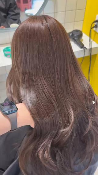 ブリーチなしダブルカラーで叶う
透け感グレージュカラー