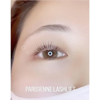 お客様eye
パリジェンヌラッシュリフト
まつ毛を自然に、
最大限に⾧く見せる【80度】を実現
お客様の目元の悩みを解決する、
次世代印象アイラッシュ!!
初めての方でも
かなり上がります!
どこ角度から見てもかわいく( ˊᵕˋ )♡
是非お任せください