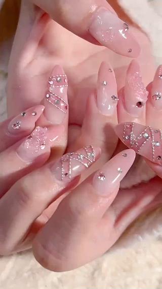 ロングのポイントネイルです