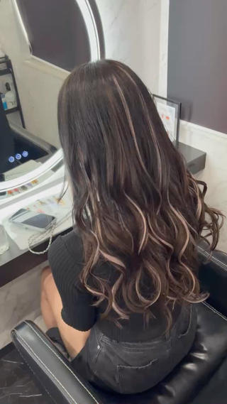 ロング カラー はやと【エクステ ×ブリーチ特化】のヘアスタイル