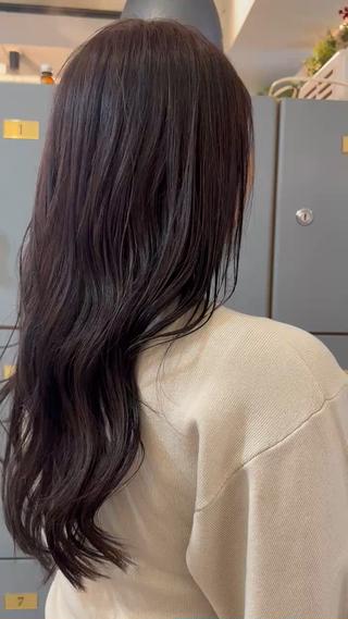 1人1人に似合うお色味、を季節やトレンドに合わせてご提案させて頂きます
髪の毛に優しいカラー剤も取り揃えております
" 透明感グレージュ "
ブリーチなしのナチュラルカラー
