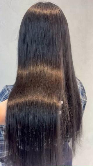 透明感カラー
こんな方におすすめ
・暗髪でも透明感のあるカラーにしたい
・ツヤ感のある上品なロングヘアにしたい
・ナチュラルだけど垢抜けたカラーにしたい