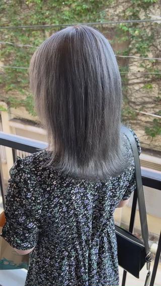 ︎Greige color