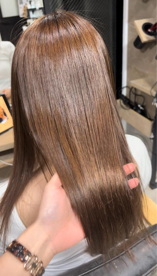 ご予約増えております!
大人気の髪質改善ストレート
手で乾かしただけでまとまる地毛風ストレートです!