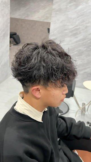 パーマ メンズ ulus kobe 藤枝大地のヘアスタイル