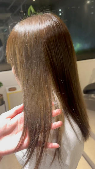 ワンカラーでできる最大限明るいオリーブベージュ
元の髪の明るさにもよるのでご相談ください