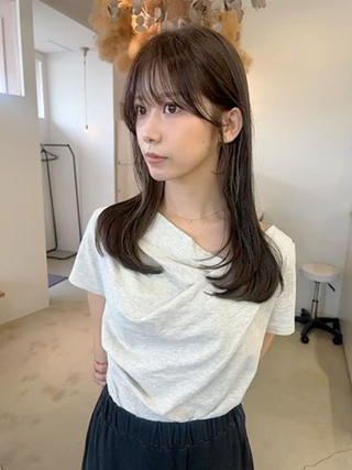 耳にかけても横顔美人