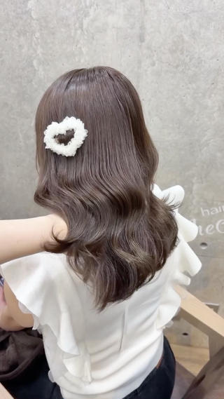 ♡明るめベージュ♡
ブリーチはしたくないけど明るくしたい方に人気のカラー
ベースが暗い方は何度か明るめのカラーを続けることをオススメしております!