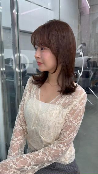 ミディアム 【顔まわりレイヤー透 明感カラー今崎太河】のヘアスタイル