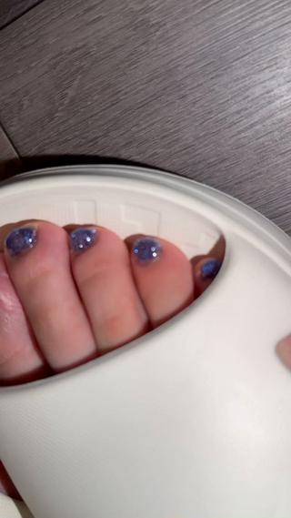 フットワンカラーネイル
enoi galitter使用してます
夏の時期おすすめです！
沖縄楽しんできてください 