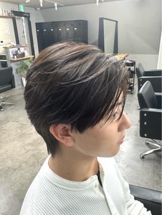 ダウンパーマ

韓国ヘアが綺麗に見える理由。

実は、カットやパーマだけではありません。

横の膨らみを抑えることで、
シルエットが整い、横顔までシャープな印象に。

 横が浮きやすい
 ハチ周りが膨らむ
 韓国ヘアがうまく決まらない

そんな方におすすめです。

ダウンパーマで、
毎朝のスタイリングをもっと簡単に。 