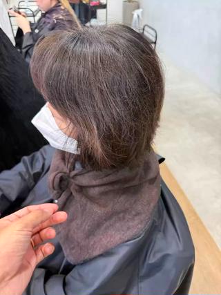 年齢とともに気になる髪のうねりやパサつきに髪質改善ストレートがオススメです!従来の縮毛矯正と違い、必要以上に真っすぐになりすぎず、自然な柔らかさと艶を実現ダメージを最小限に抑えながら、広がりやまとまりにくさを改善し、扱いやすい美髪に仕上げます