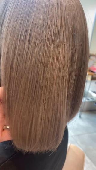 ミディアム カラー 肌に馴染むハイトーン /ミルクティーカラーのヘアスタイル
