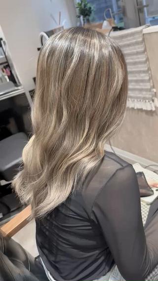 カラー quill クイル　ツボイタクマのヘアスタイル