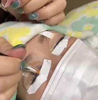 マツエクしたいけど自まつ毛の下がりが気になっている方
他店にはない施術方法です 