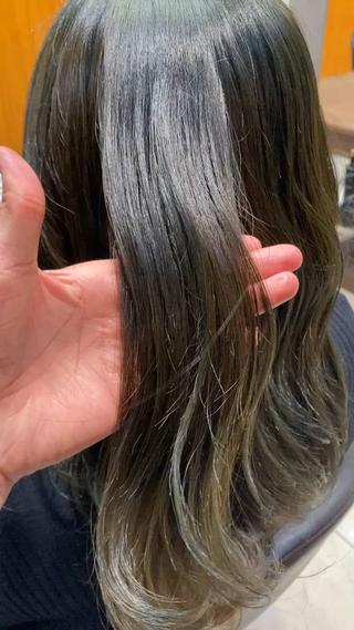 セミロング カラー 透明感カラー🌿 グレージュ🐺陽介のヘアスタイル