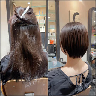 ショートにすると広がってしまう髪質でも
美髪矯正ならまとまります

仕上げは手で適当に乾かした後バームを毛先につけて終了
難しい事は一切してないので
美容院の仕上がりが家でも簡単に再現可能です 